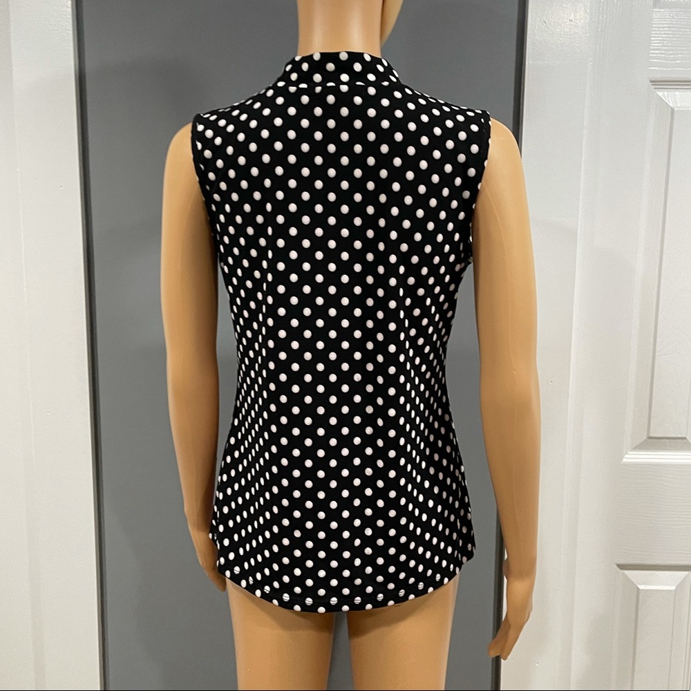 LOVE BY DESIGN Bllie Mock Neck Sleeveless Top - Picture 2 of 8